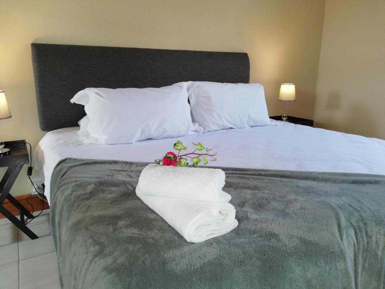 La Maison On 3Rd Guesthouse Порт Елизабет Екстериор снимка