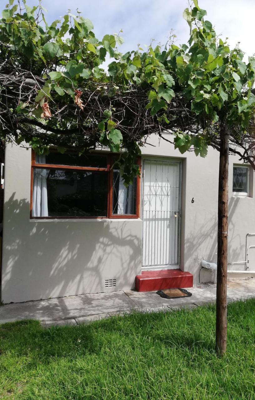 La Maison On 3Rd Guesthouse Порт Елизабет Екстериор снимка