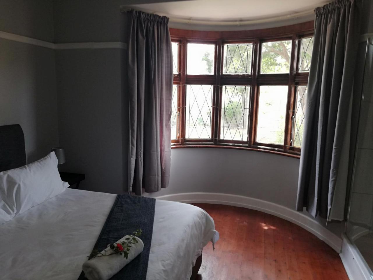 La Maison On 3Rd Guesthouse Порт Елизабет Екстериор снимка