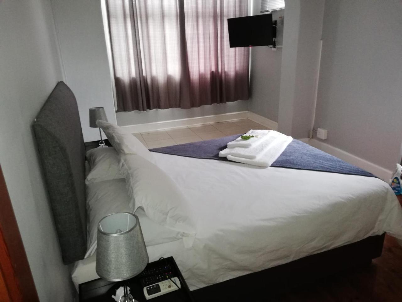 La Maison On 3Rd Guesthouse Порт Елизабет Екстериор снимка