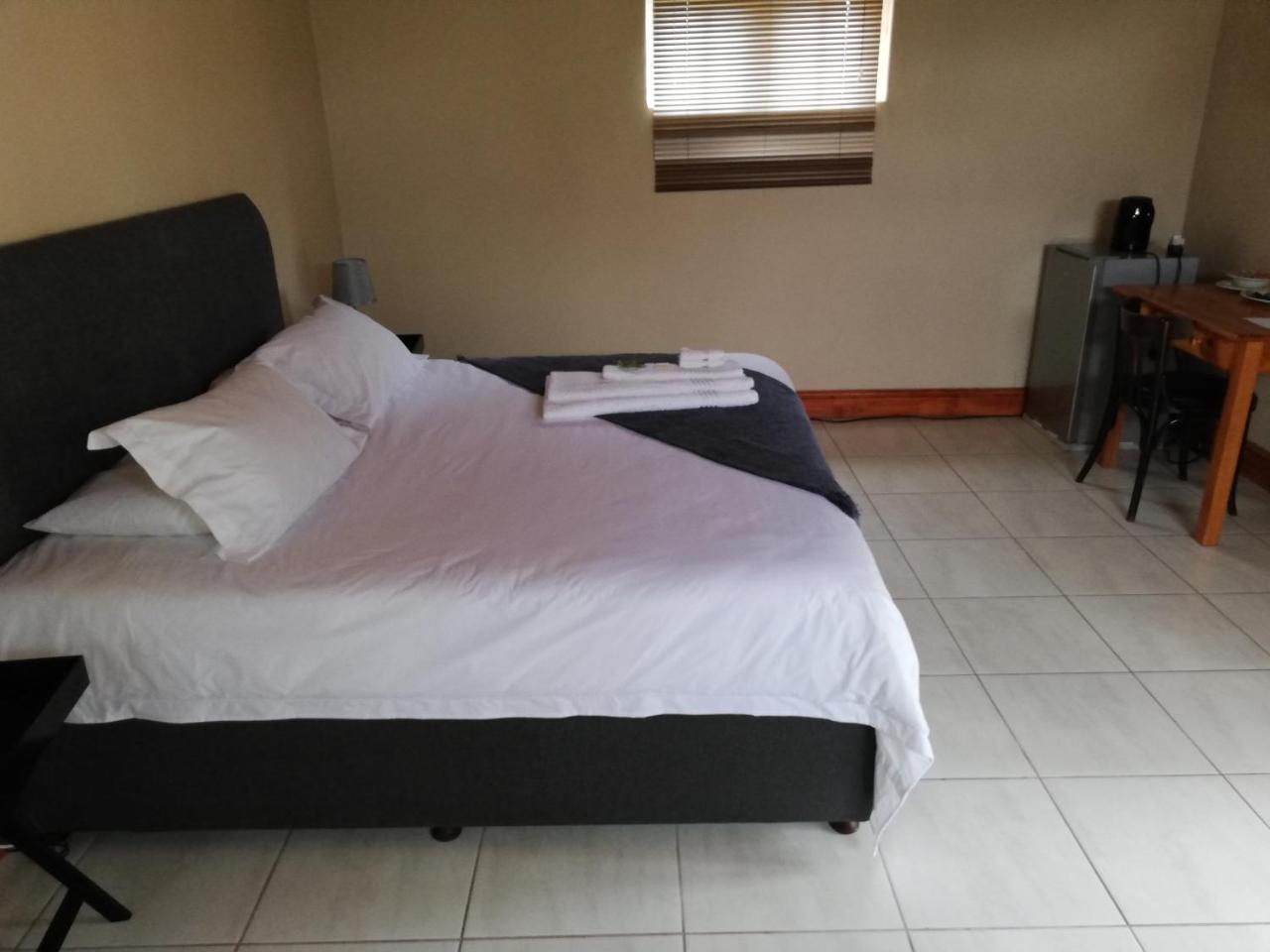 La Maison On 3Rd Guesthouse Порт Елизабет Екстериор снимка